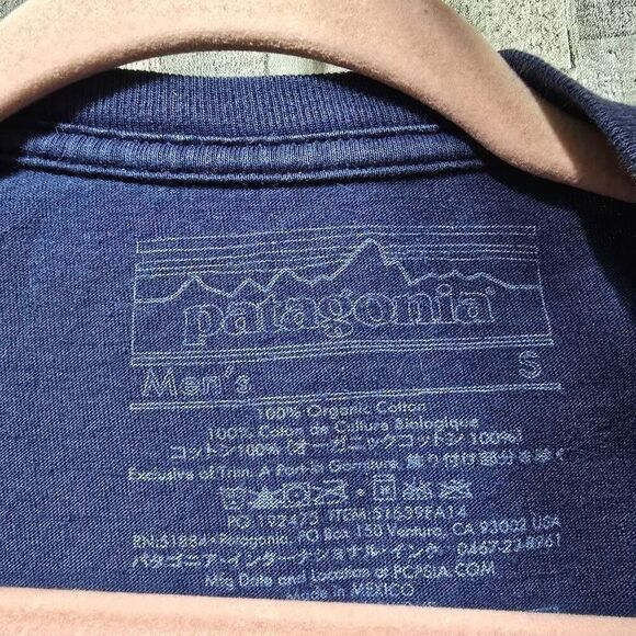 5/$25 Patagonia Navy Graphic Tee - Picture 6 of 6